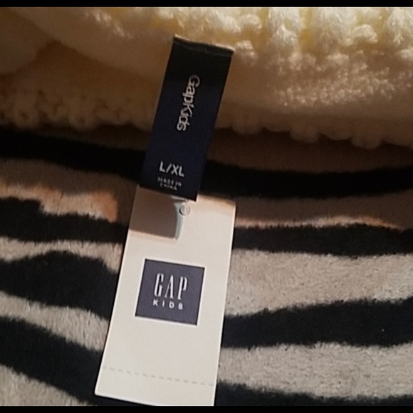 💐GAP Kids Cuffed Winter Hat - Picture 3 of 3